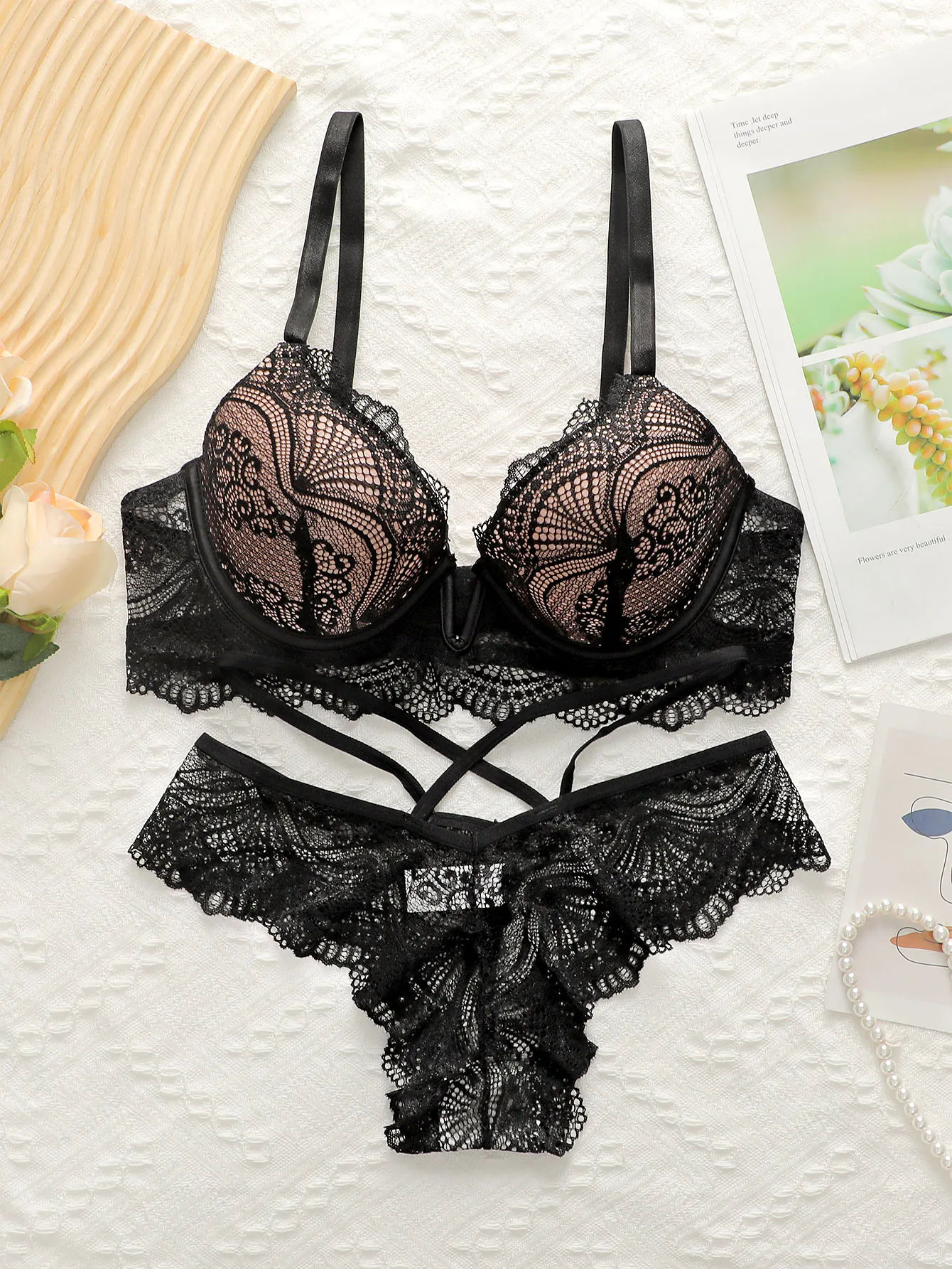 New Pull Gathering Lace Bra And Panties Underwear Set